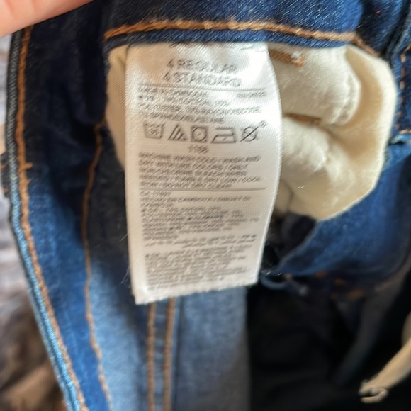 Old Navy super skinny mid rise. Jeans waist 16 inches rise 9 inches 29 inches. - Picture 5 of 9